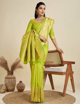 Green solid silk blend saree with blouse 1