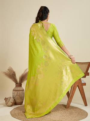 Green solid silk blend saree with blouse 4