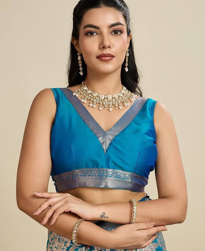 Blue solid silk blend saree with blouse