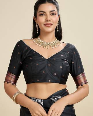 Black solid silk blend saree with blouse 2