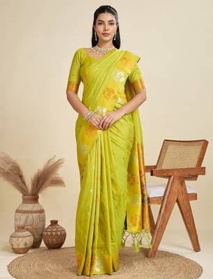 Green solid silk blend saree with blouse 1