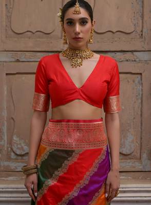 Red solid silk blend saree with blouse 4