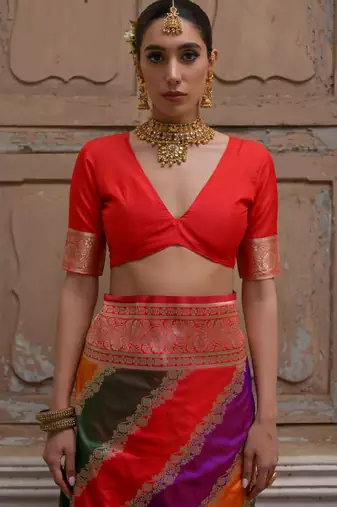 Red solid silk blend saree with blouse