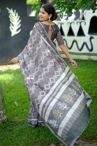grey solid silk blend saree with blouse