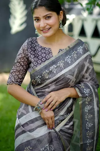 grey solid silk blend saree with blouse