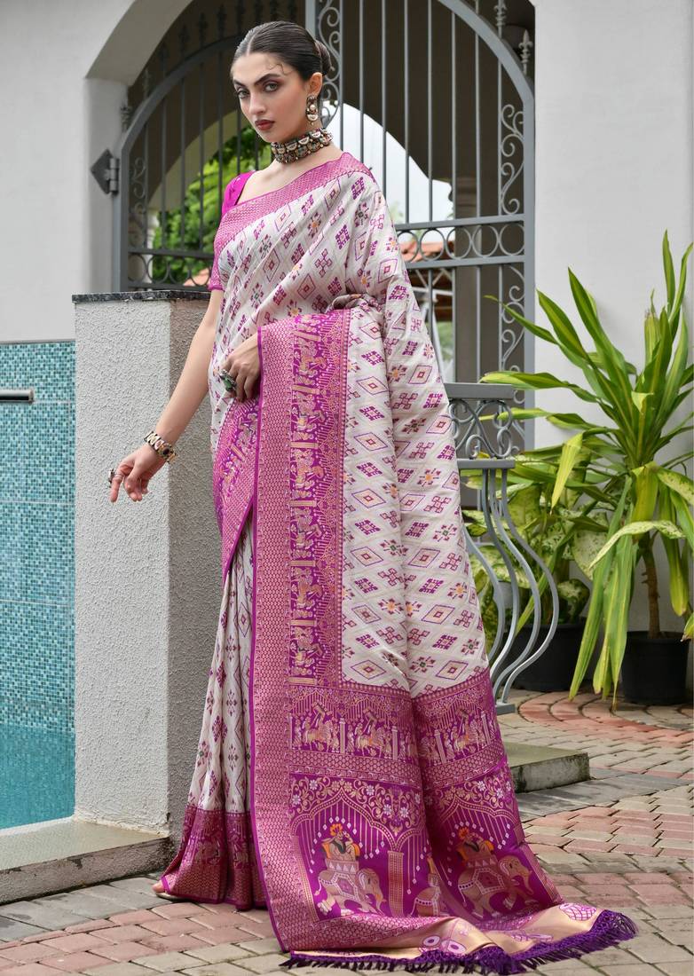 Magenta solid silk blend saree with blouse