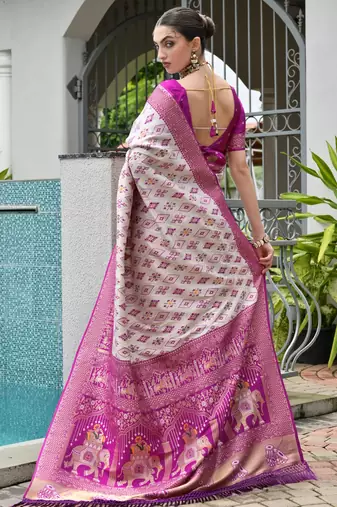 Magenta solid silk blend saree with blouse