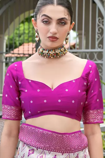 Magenta solid silk blend saree with blouse