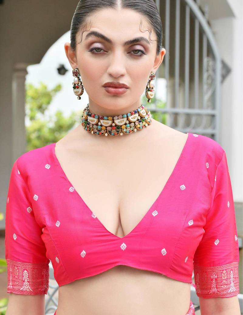 Pink solid silk blend saree with blouse