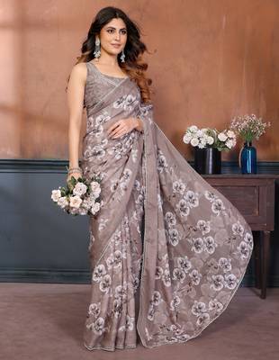 brown mannequin store printed saree 2