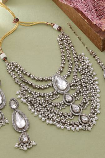 White premium kundan necklace set