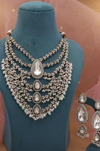 White premium kundan necklace set