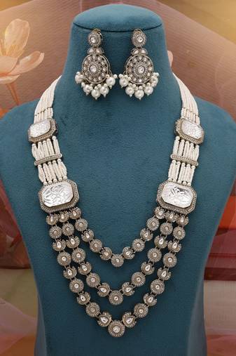 White cultural kundan necklace set