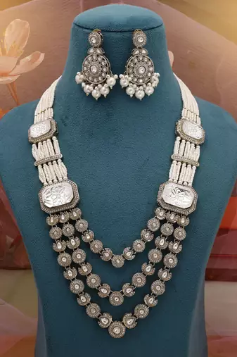 White cultural kundan necklace set