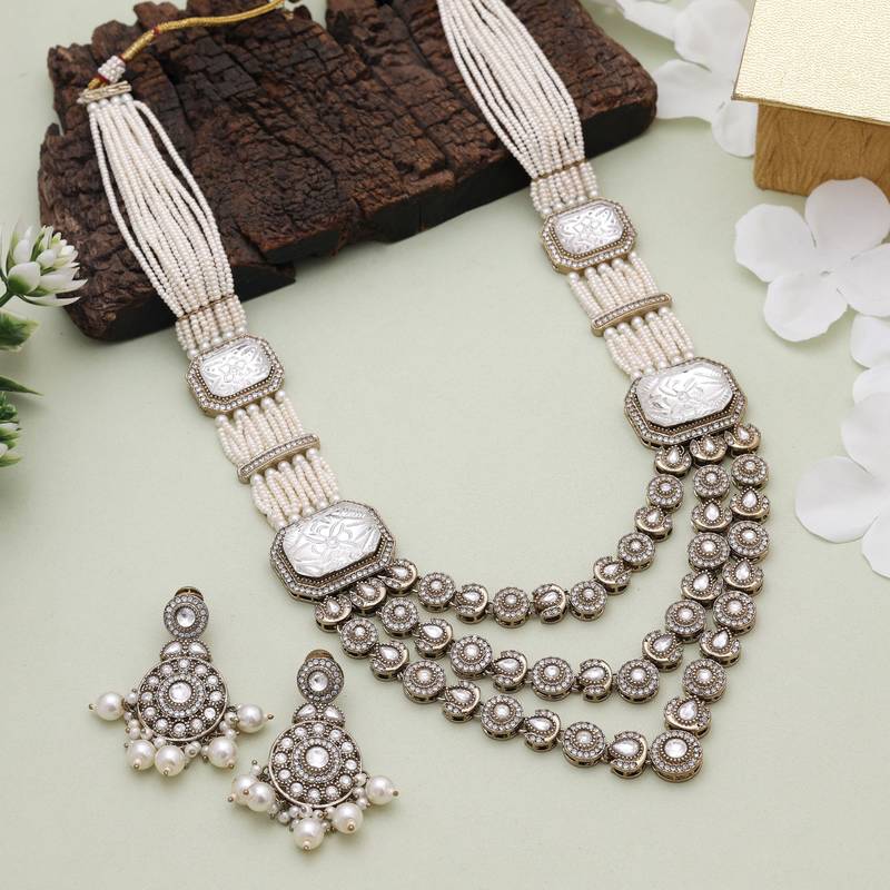 White cultural kundan necklace set
