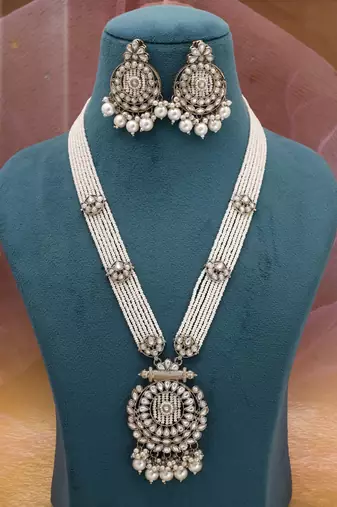 White ethnic kundan necklace set