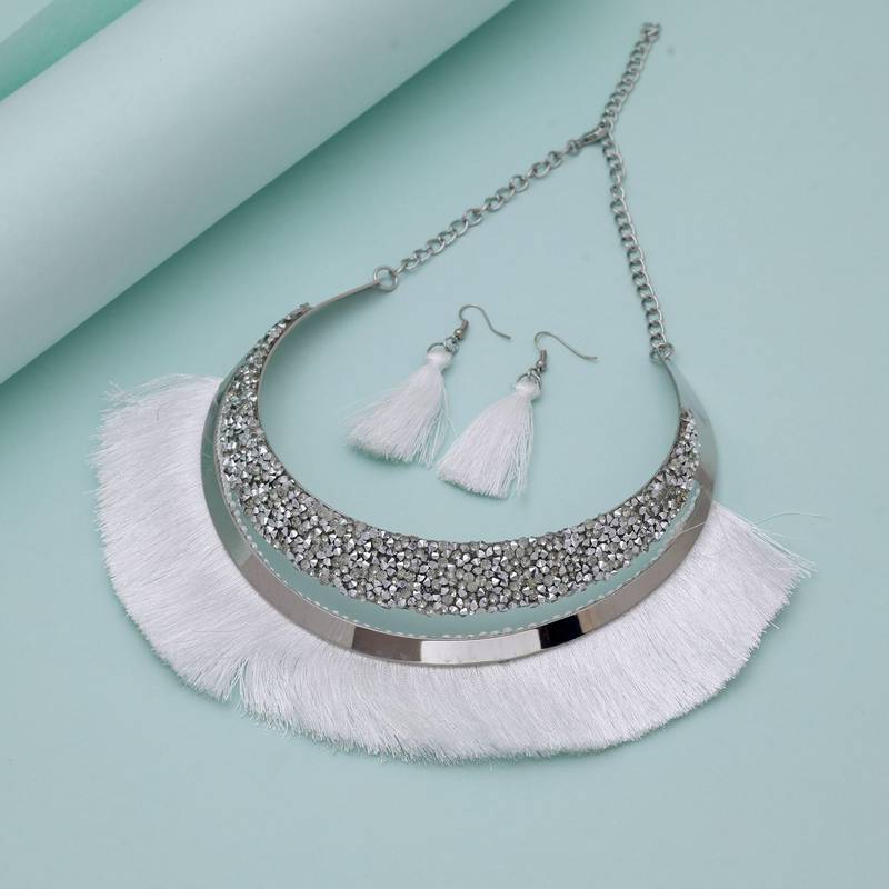 Silver fashion hansli necklace set