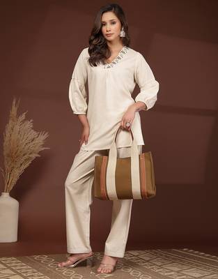 Anekaant sutra soil olive green canvas colorblocked handheld bag 9