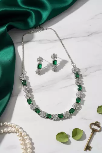 Exquisite green flower motif cz sleek necklace set