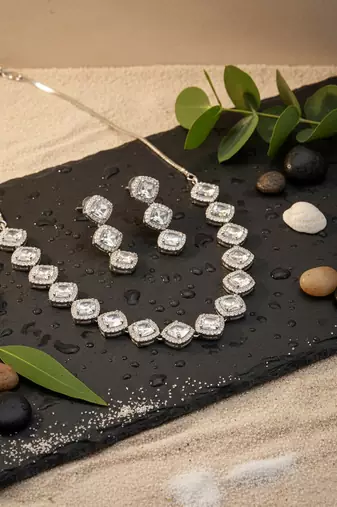 White cz-ad subtle necklace set