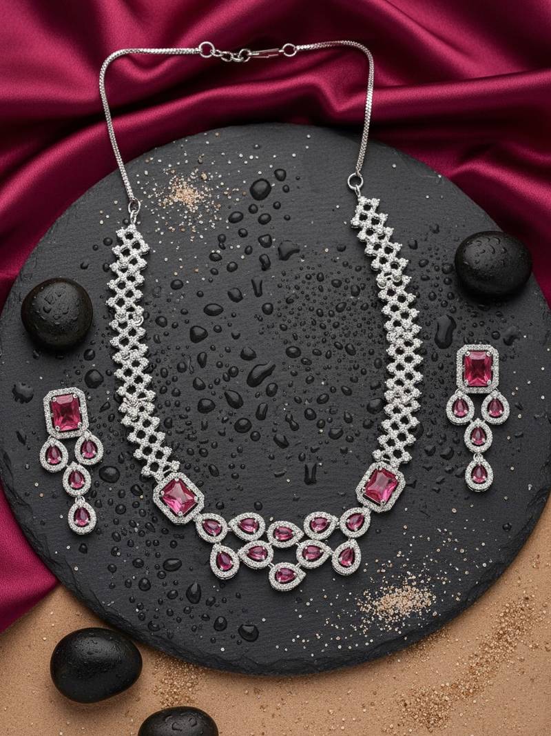 Red ad studded leaf necklace set