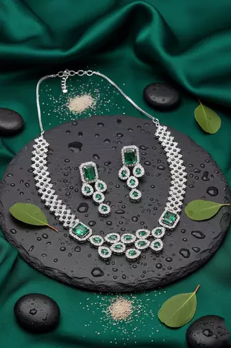 Green ad studded leaf necklace set