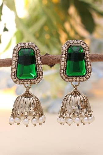 Green color fashion earrings