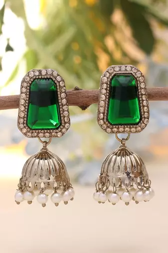 Green color fashion earrings
