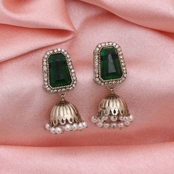 Green color fashion earrings 2