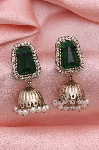 Green color fashion earrings