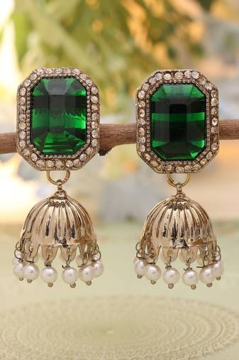 Green color fashion earrings