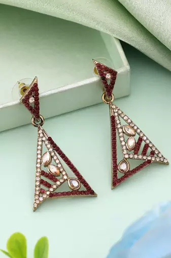 Magenta color fashion earrings