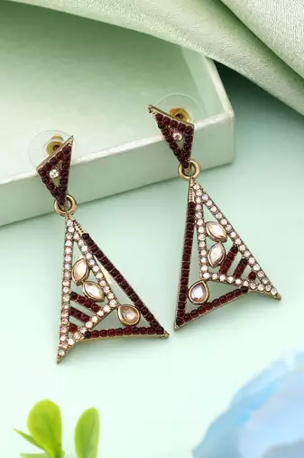 Maroon color fashion earrings