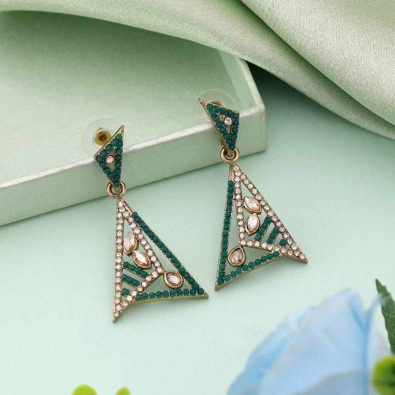 Green color fashion earrings