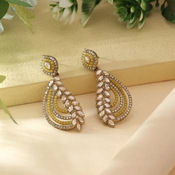 Yellow color fashion earrings 1