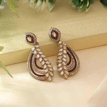 Maroon color fashion earrings 1