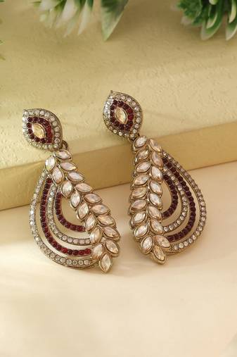 Maroon color fashion earrings