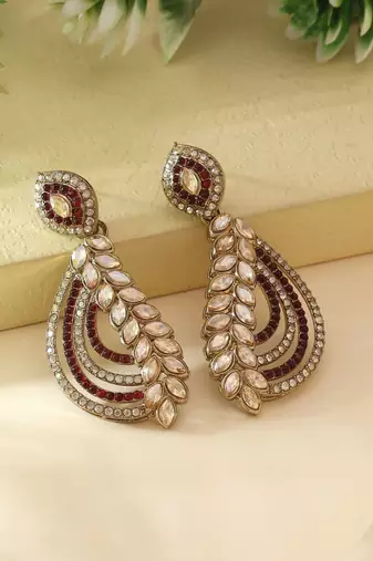 Maroon color fashion earrings