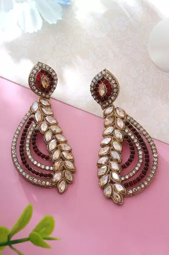Maroon color fashion earrings