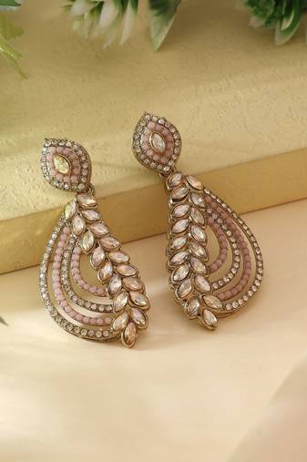 Pink color fashion earrings