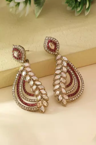 Magenta color fashion earrings