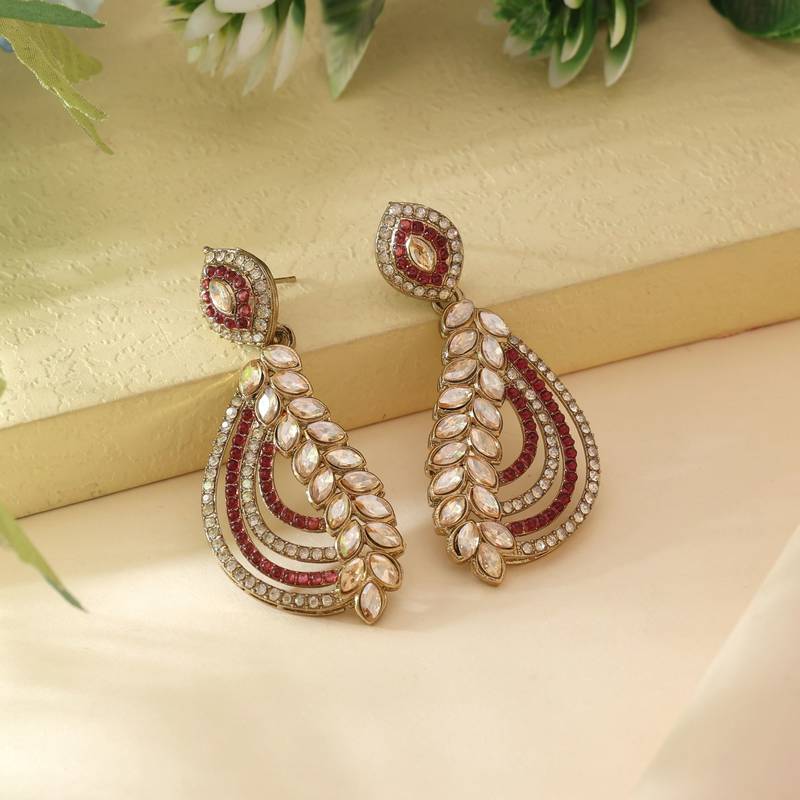 Magenta color fashion earrings