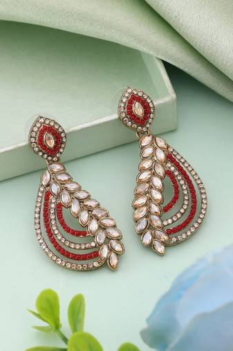 Red color fashion earrings