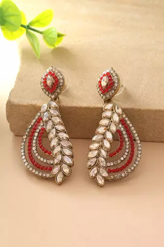 Red color fashion earrings