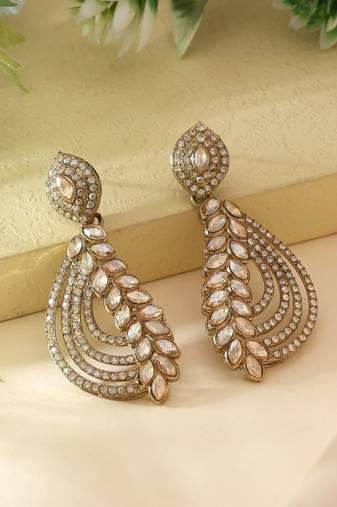 Gold color fashion earrings
