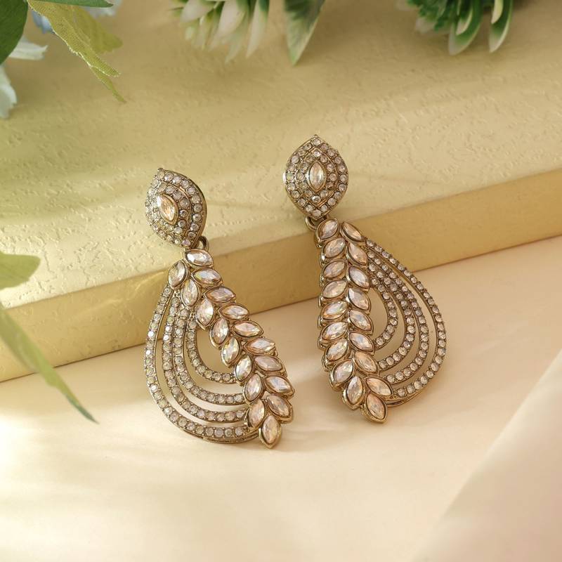 Gold color fashion earrings