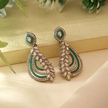 Green color fashion earrings 1