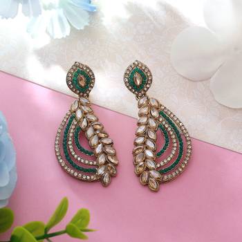 Green color fashion earrings 2