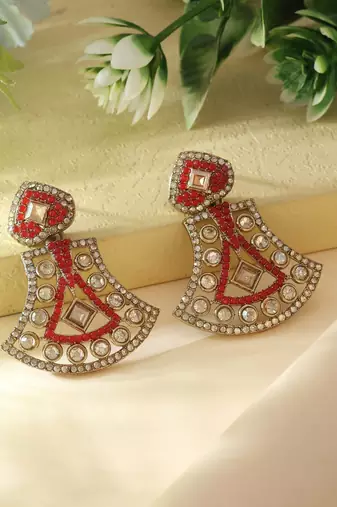 Red color fashion earrings