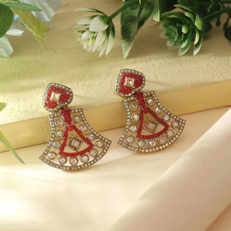 Red color fashion earrings